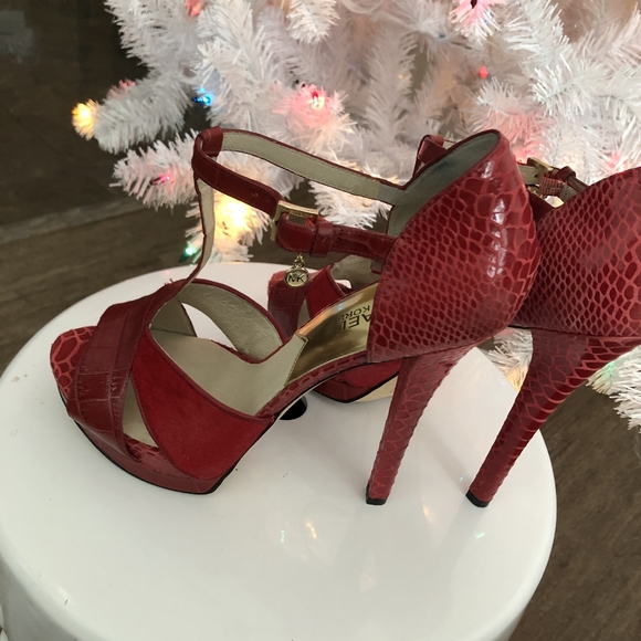 Platforms - Picture 3 of 3